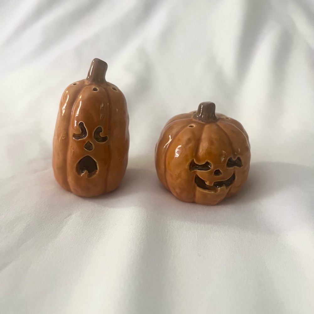 Ceramic Pumpkin Salt and Pepper Shakers Set Fall Halloween Spooky Scared Fun